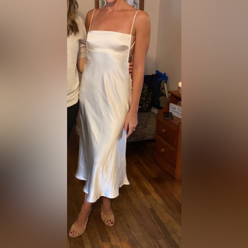 Dolce Life Low Back Midi Dress Oyster